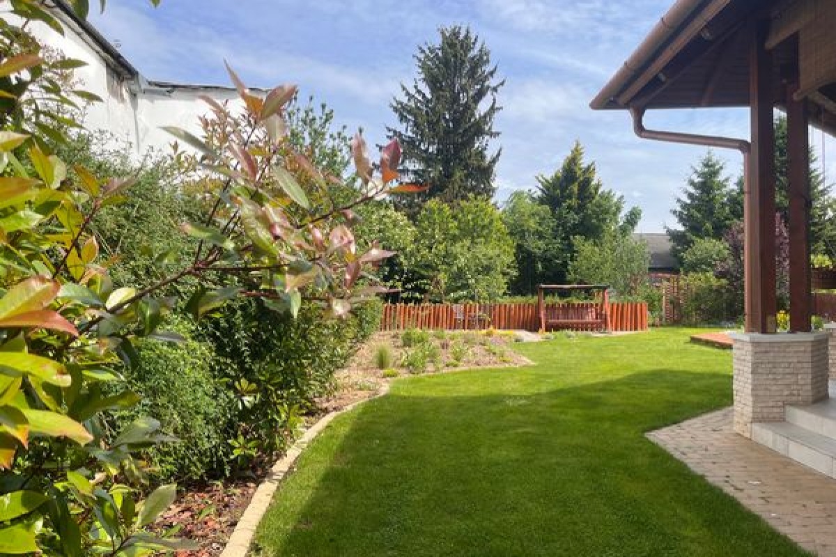 Utána: Nagyanizsai oldalkert utána.